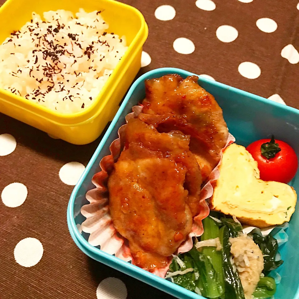 お弁当◡̈♥︎豚肉の甘辛チーズ包み♡小松菜の煮浸し♡ねぎ入りたまごやき♡|まゆかさん