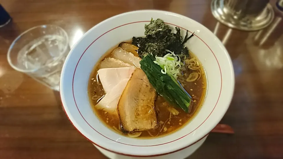 Snapdishの料理写真:青桐 だぶる醤油ラーメン チャーシュー3枚増し|ミナミ ヒロヤさん