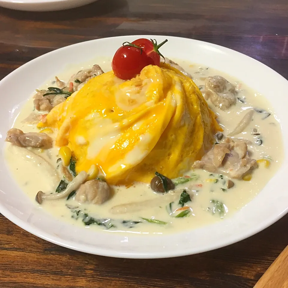 Snapdishの料理写真:#ドレスドオムライス〜クリームソースバージョン😋😋😋|いしくん。（たまご王子🥚🐣🐥🐔）さん