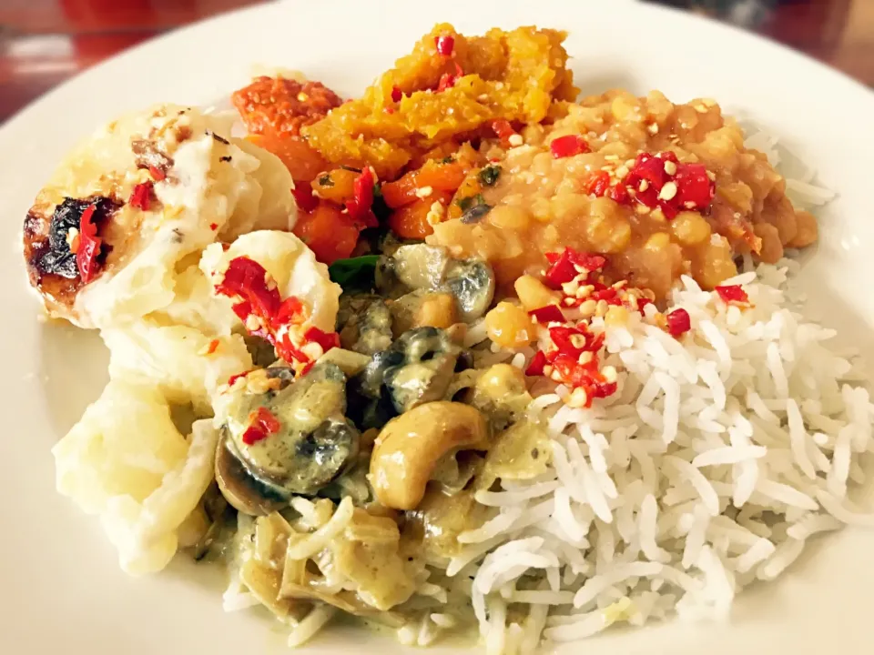 #Mushroomcurry #dal #rice #carrots #potatobake #butternut #chilli #vegetarian|Sergio Lacuevaさん