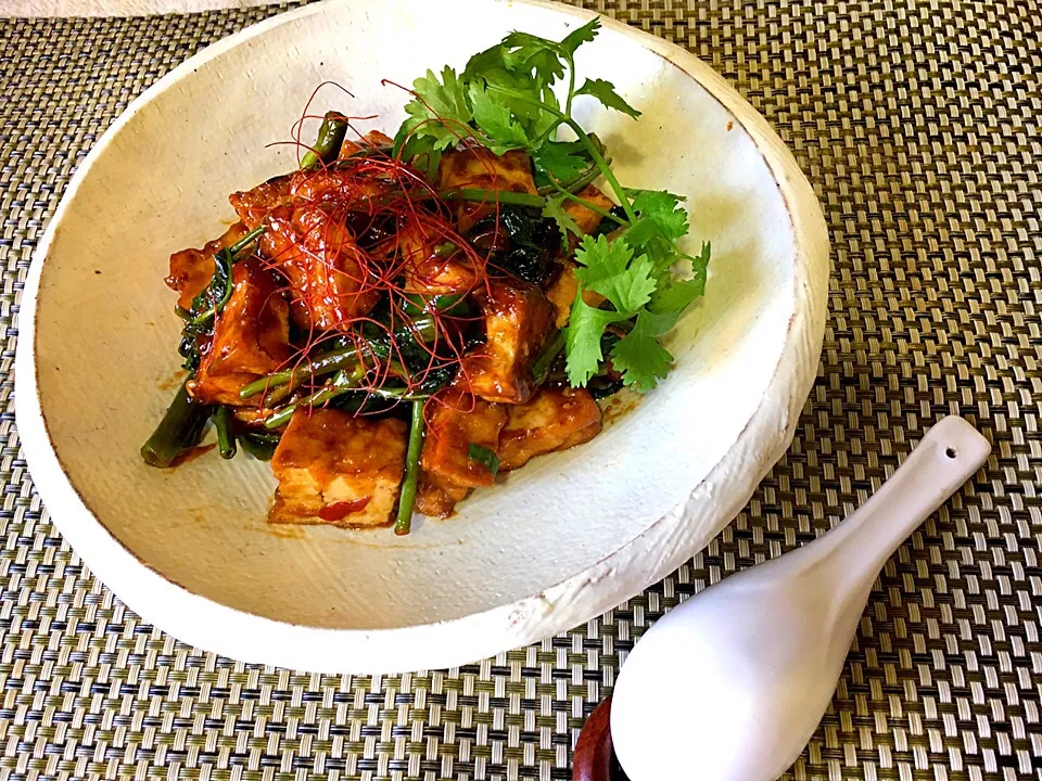 ガッツリスタミナ😤 厚揚げと空芯菜の甜麺醤炒め|ぐぅぐママ（Yukkie）さん