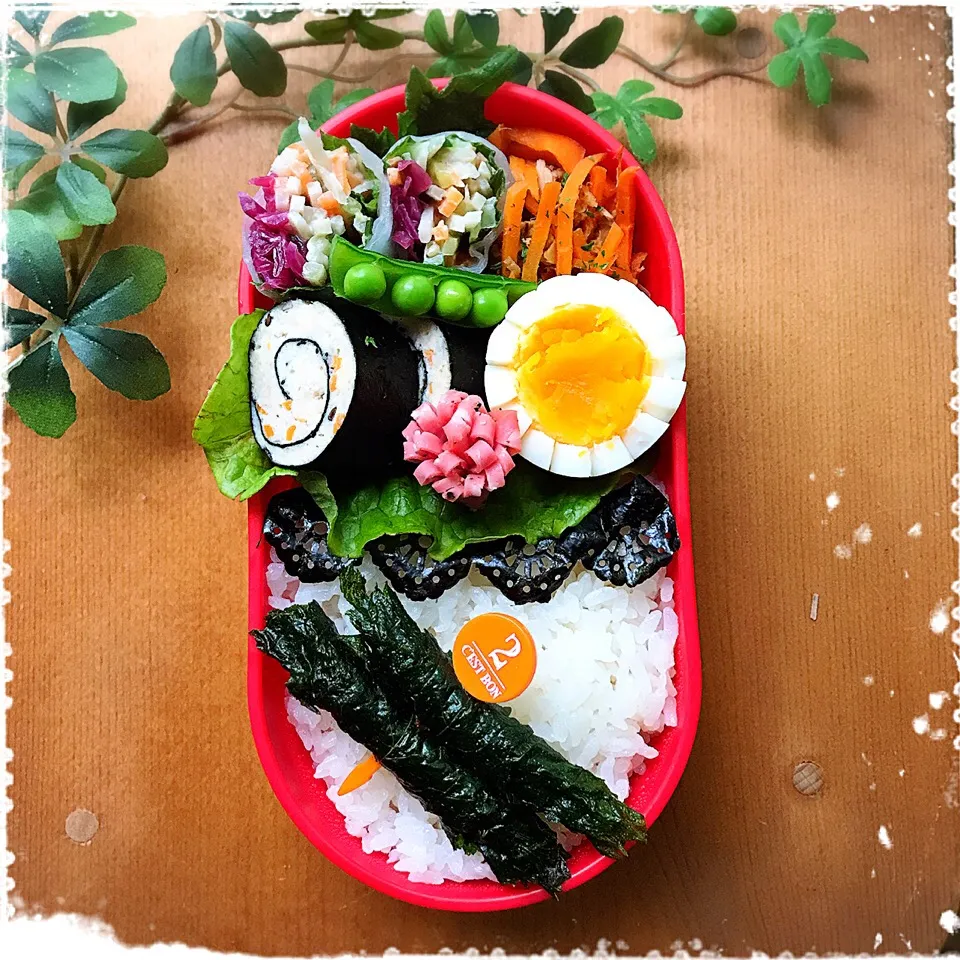 ある日の娘弁当(≧◡≦)chiaki3ちゃんの料理 💕鶏ひき肉と海苔のくるくる🌀生春巻き#キユーピーテーブルビネガー|ばろんさん