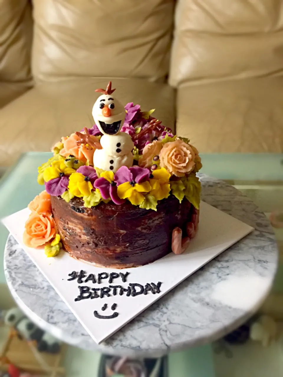 Olaf Birthday cake with bean paste flower, chocolate flavour
#frozen #olaf #birthday #cake  #誕生日 #chocolate #flowers|Fat Bunny Kingさん