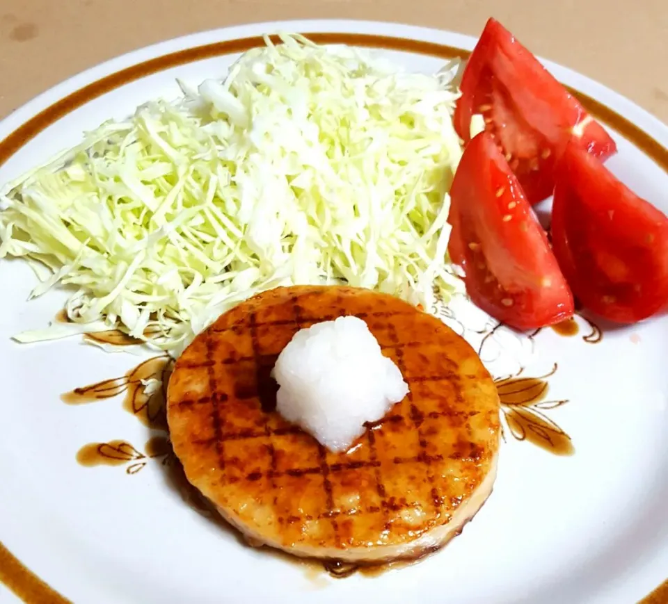 Snapdishの料理写真:白身魚の網焼きグリルハンバーグの黒酢あん|ナナさん