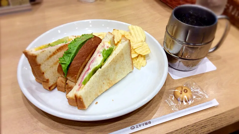 ミヤマ珈琲店「ハムとポテトサンド」😋|アライさんさん