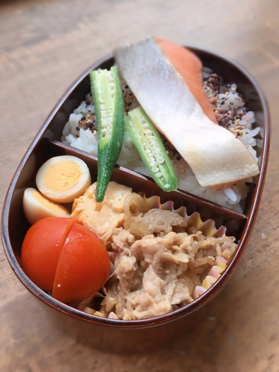 今日のお弁当
・茹で鮭
・豚コマ生姜焼
・だし巻き卵|akiさん