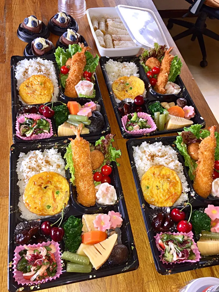 Snapdishの料理写真:力仕事の作業日、4人分のお弁当&おやつ|Blueberry🫐さん