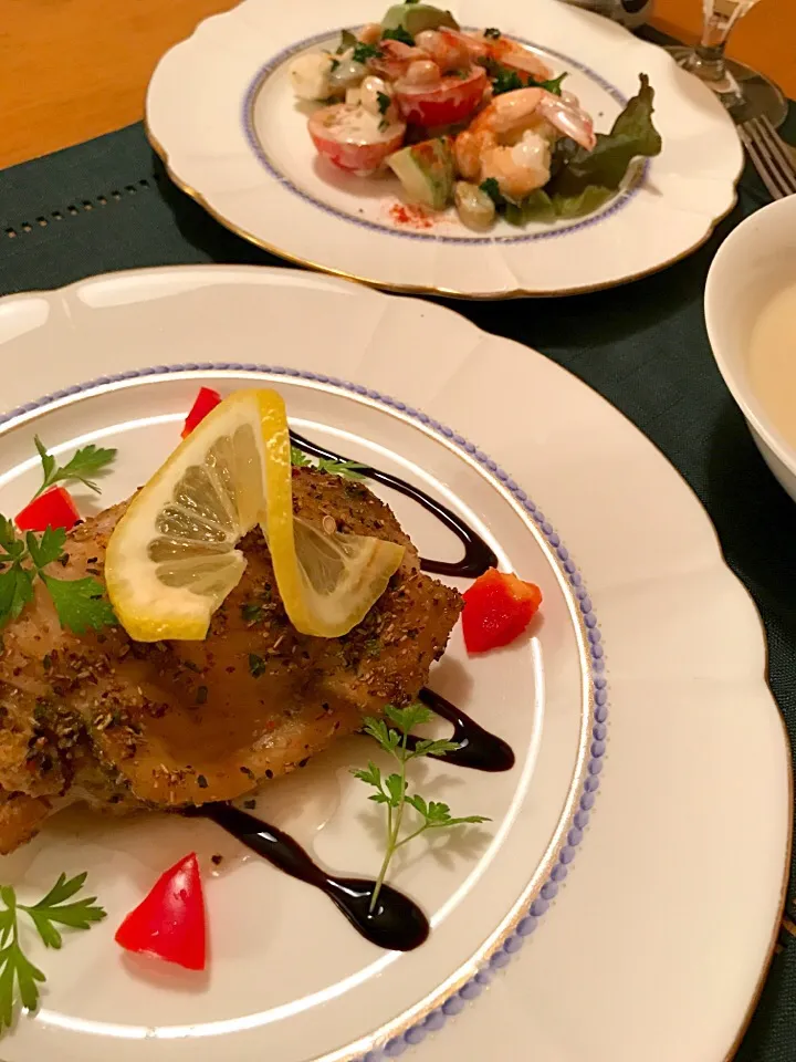 ハーブローストチキン
エビとアボカドとトマトのサラダ|ひまわりんさん