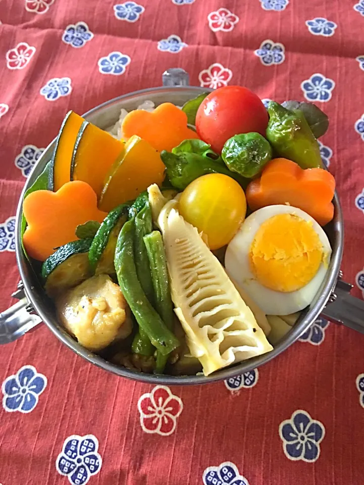 お弁当❤︎日記( ¨̮ )❥︎❥︎2017.6.19.
高校３年生彩り弁当☻︎

チキンのソテー〜
温野菜〜〜♪
ゆで卵…etc.|yummy yummy yumingさん