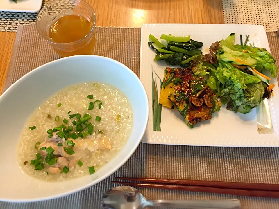 Snapdishの料理写真:即席⭐︎参鶏湯 と副菜三点盛り（ニラ&キムチのチヂミ、小松菜のナムル、チョレギサラダ）|Satomi Cafeさん