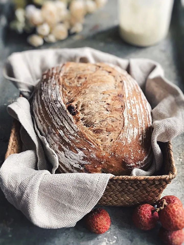 Snapdishの料理写真:Lychees and rose bread|rick chanさん