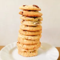 Snapdishの料理写真:chocolate chunky cookies 🍪🍪🍪

#chocolate #cookies 
#chewy #🍪 #🤤|sayaさん