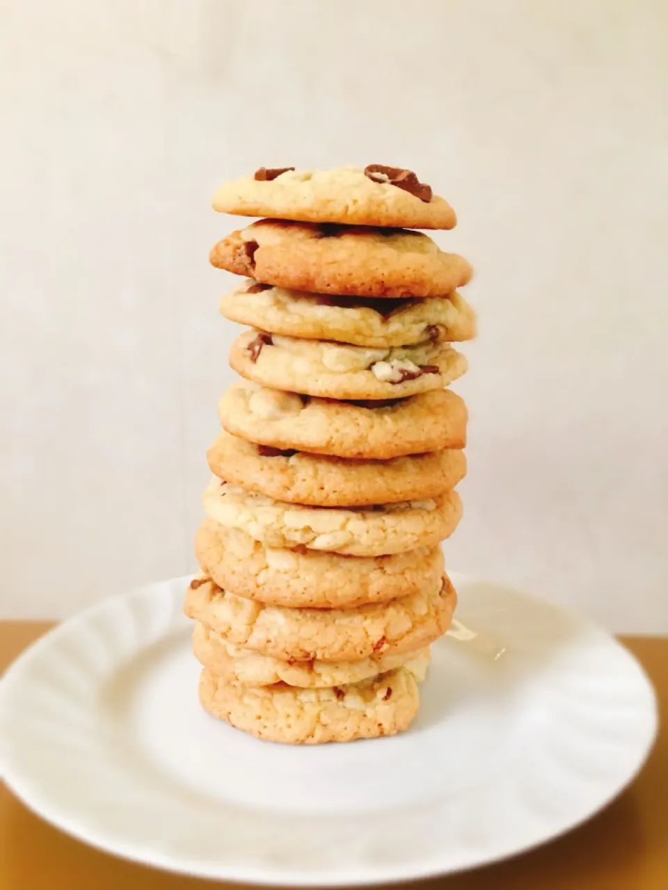 Snapdishの料理写真:chocolate chunky cookies 🍪🍪🍪

#chocolate #cookies 
#chewy #🍪 #🤤|sayaさん