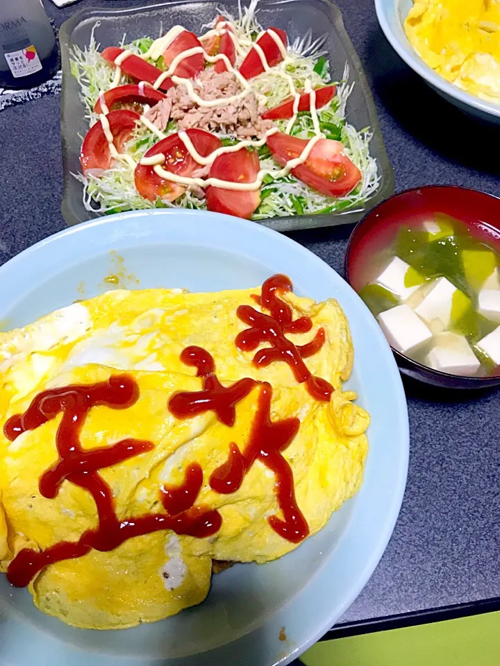 もち麦飯オムライス、ツナトマトサラダ、豆腐ワカメ味噌汁|ms903さん