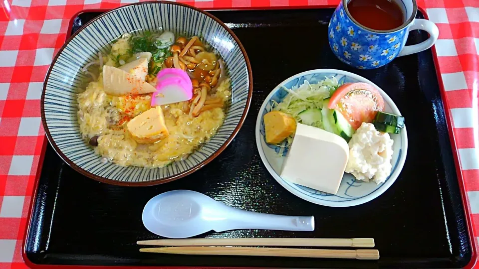 昨日の賄い(阿蘇の卵を使った蕎麦と豆腐サラダ❤ごま風味)|かぴかぴさん