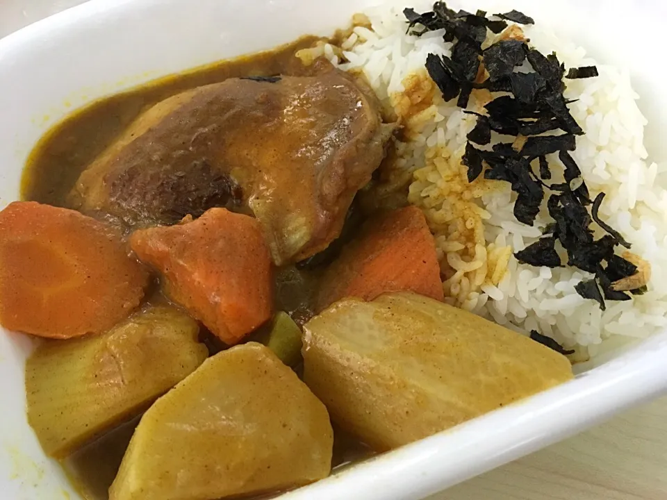 Japanese curry with chicken, potato, carrot and daikon.|Ong Sor Fernさん