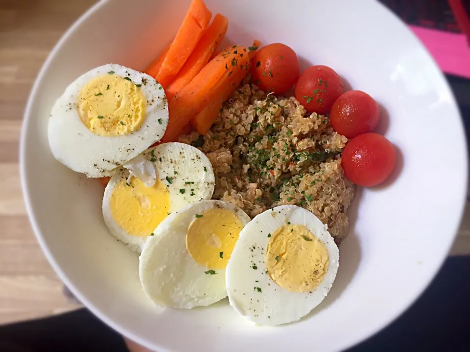 Snapdishの料理写真:Pre workout Meal , quinoa with tuna and some Veggs|Margie Ferrariさん