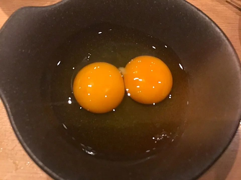 今日の晩飯で双子卵🥚発生❗️|フージさん