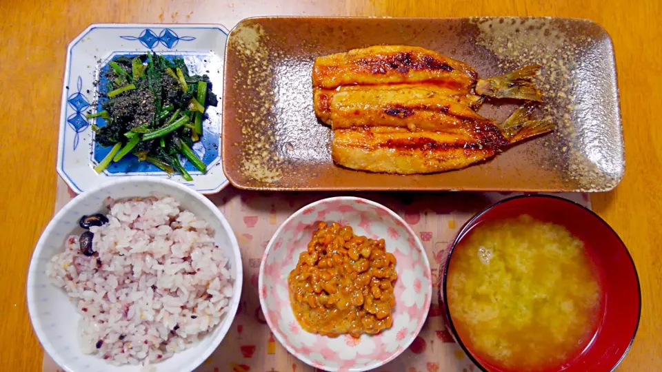 ６月５日　いわしの蒲焼き　ほうれん草の胡麻和え　納豆　お味噌汁|いもこ。さん