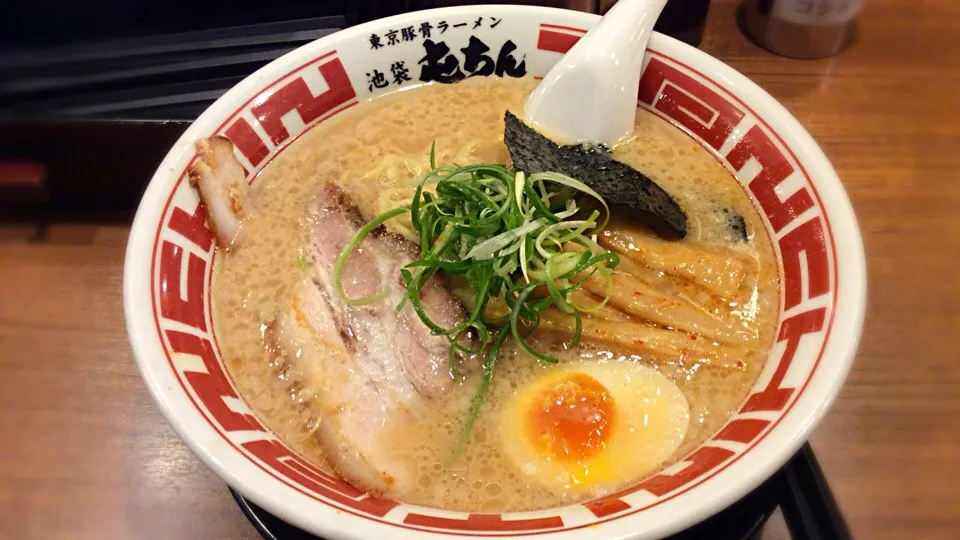 Snapdishの料理写真:東京豚骨ラーメン🍜😋
シメの一杯にはちょうど良いね👍|アライさんさん