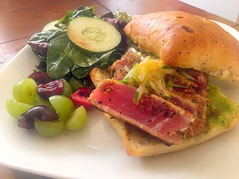 Ahi Tuna burger with avacado mayo and spices pickled peach relish|demonta colemanさん