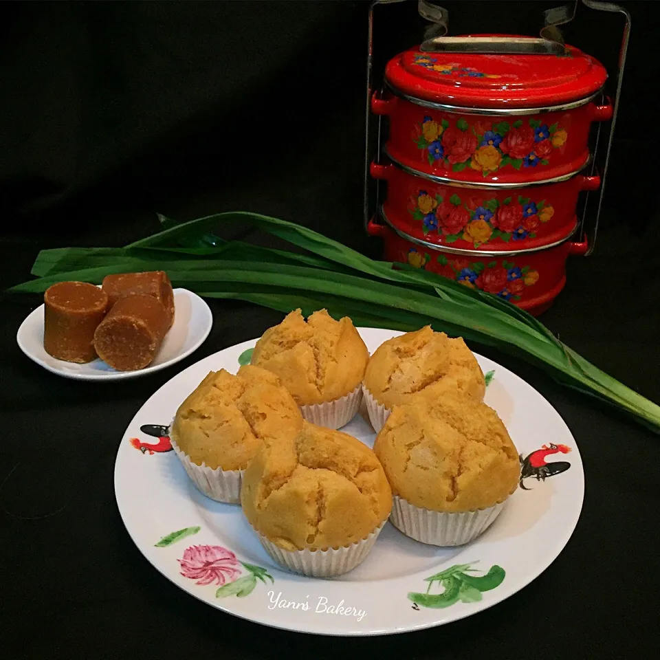 Snapdishの料理写真:Homemade Gula Melaka Kueh.自家製パームシュガーケーキ|Yannさん