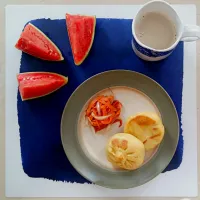 Snapdishの料理写真:Breakfast: Fried buns, salty carrot and onion, watermelon, milktea.|Liciaさん