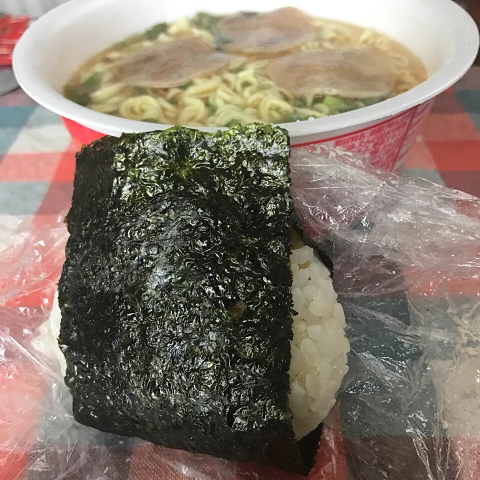 🍜のお供に、おにぎり🍙😌|純さん