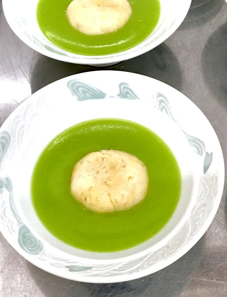 【筍饅頭 うすい餡掛け】
「うすい豌豆の裏ごし」の餡|だるまやさん