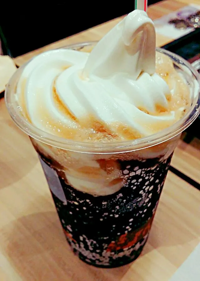 float... #colddrink #icecreanfloat #sweet #fat|princessjoさん