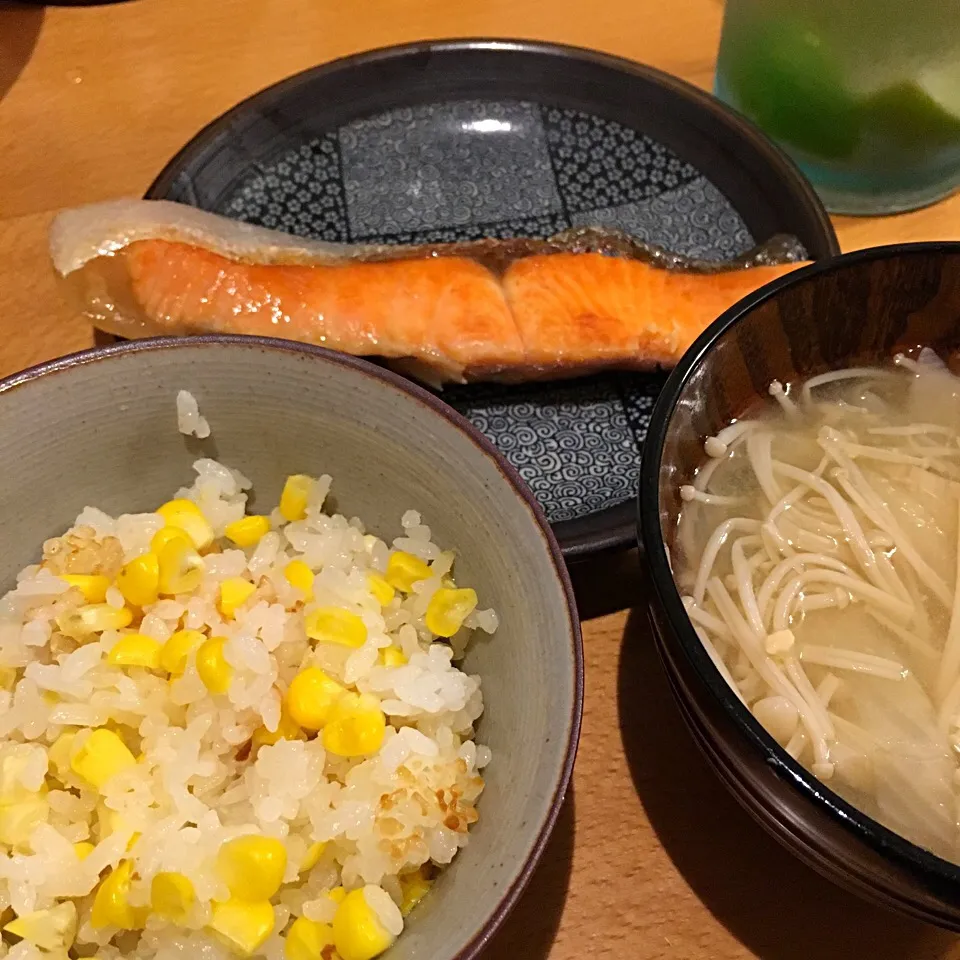 とうもろこしご飯、鮭、味噌汁|あおさん