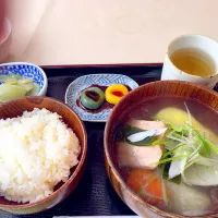 Snapdishの料理写真:白老町のポロトコタンでアイヌの伝統食ランチ。#オハウセット #北海道|koinasubiさん