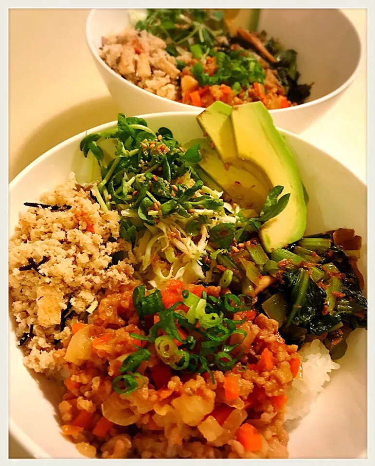 そぼろ丼。 Rice bowl topped with seasoned ground meat|toyamadaさん