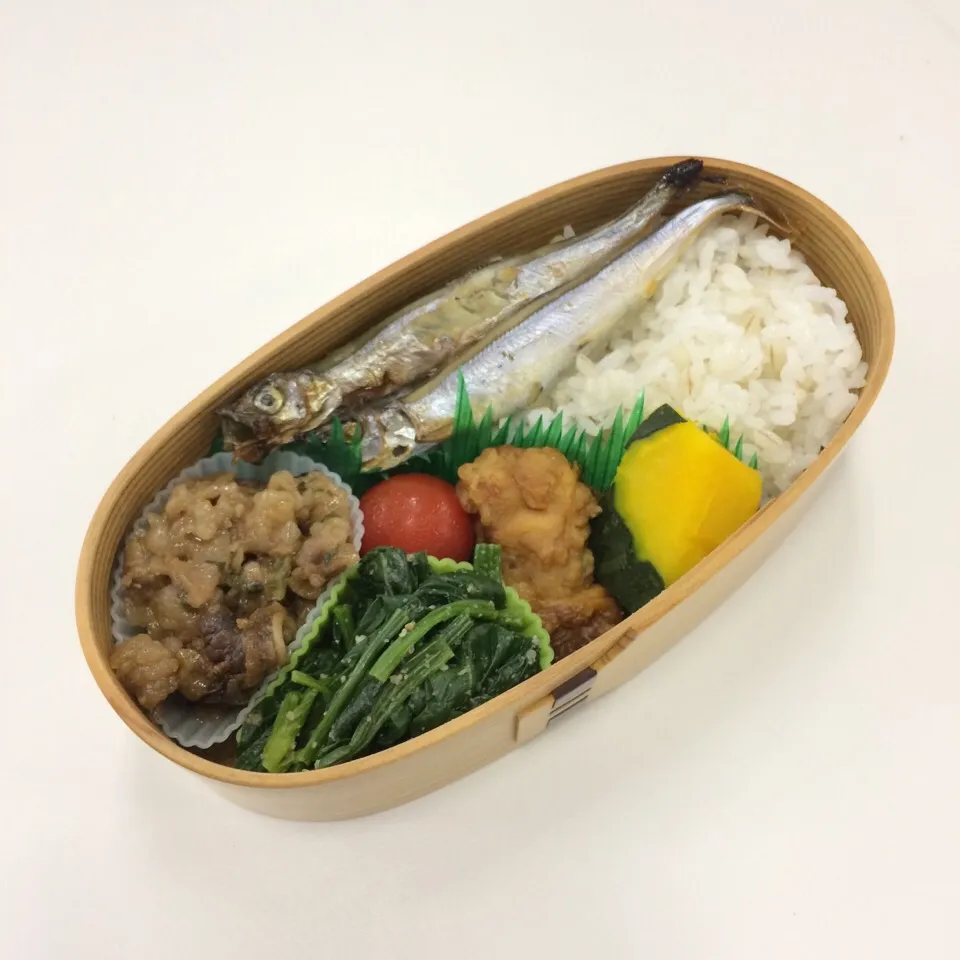 Snapdishの料理写真:弁当（焼肉、ししゃも、唐揚げ、ほうれん草ゴマ和え、かぼちゃ、プチトマト）|SasaMasa213さん