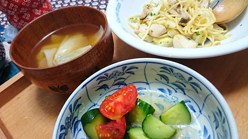 Snapdishの料理写真:ペペロンチーノ、ワンタンスープ|わこさん