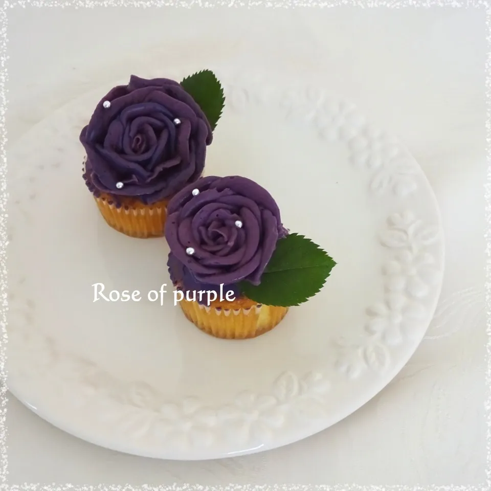 紫のバタークリームで薔薇のケーキを作りました🌹|Ｌilicaさん