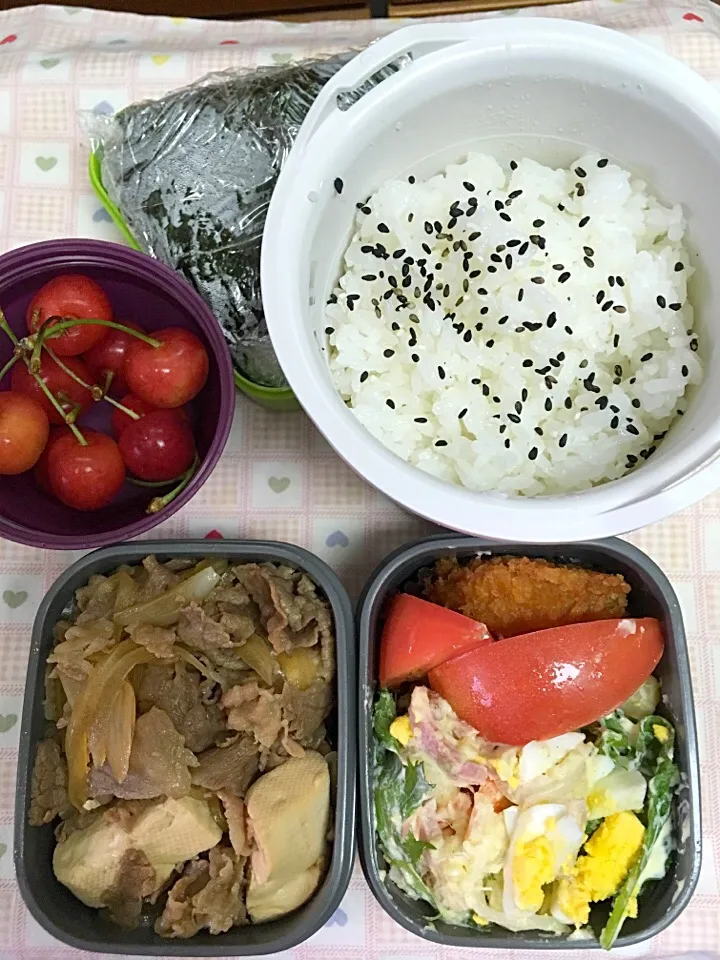 6月22日息子弁当
肉豆腐  ポテトサラダ  味噌カツ トマト  さくらんぼ  明太子のデカおむすび|オリーブさん