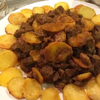 Snapdishの料理写真:Spicy Marinated beef w sliced potatoes|Ismahan Khanさん