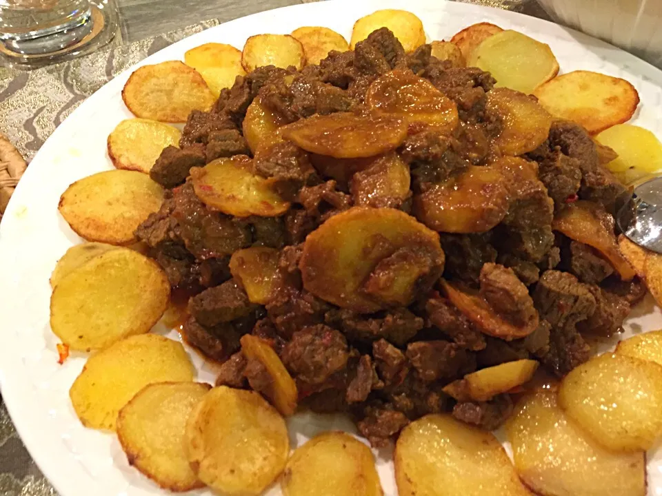 Spicy Marinated beef w sliced potatoes|Ismahan Khanさん