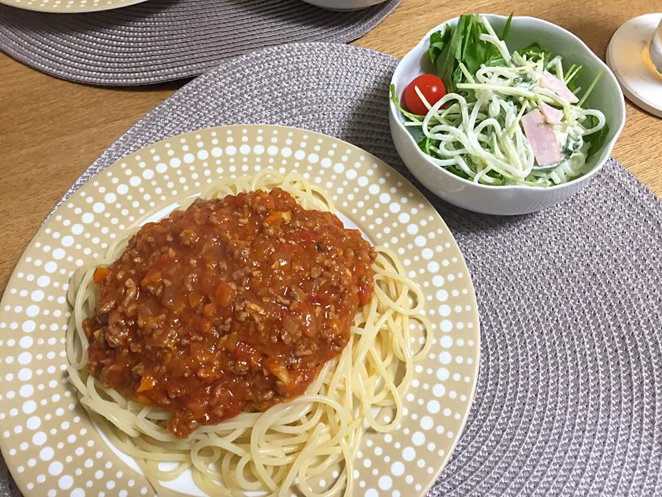 手作りミートソース
挽肉・玉ねぎ・人参・椎茸・トマト缶
コンソメ・塩胡椒・ソース・ケチャップで味付け|2493さん