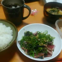 ご飯  
味噌汁
もやしのナムル
カツオのたたき|ざきさん