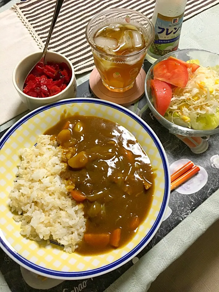 カレーライス玄米入りご飯、野菜サラダ(*^ω^*)|ライムさん