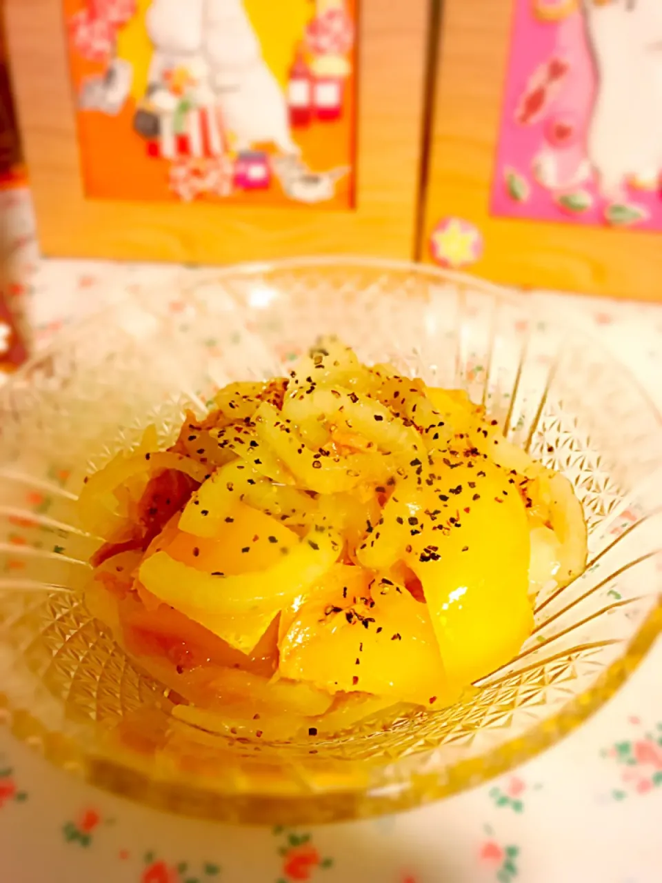 Snapdishの料理写真:新玉ねぎとパプリカのマリネ風サラダ🥗|ちゃーさん