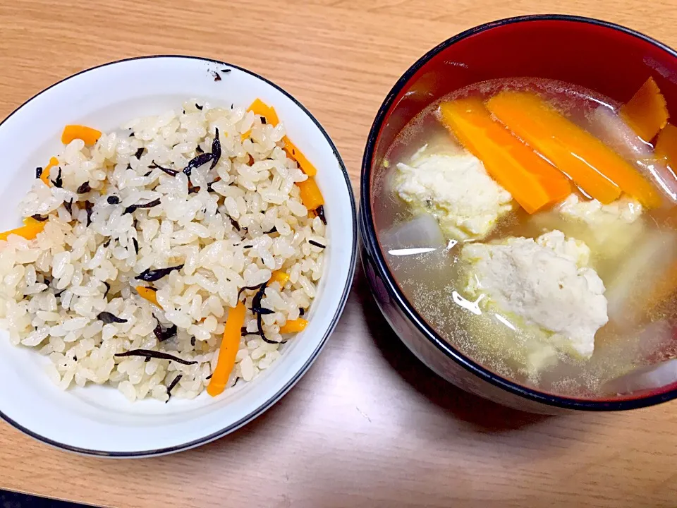 ひじきの炊き込みごはんと鶏団子スープ|sinさん