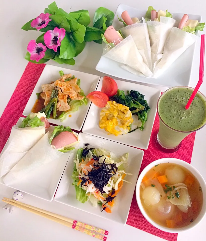 朝ごはんは勝負飯( ◠‿◠ )
手巻きサンド😋
さっぱりサラダ🥗
ポークソテースイートチリソースソテー
ほうれん草ソテー、スクランブルエッグ😋😋😋
コンソメスープ😋
いつもの甘酒スムージー💖🎵🎵|はみちゃんさん