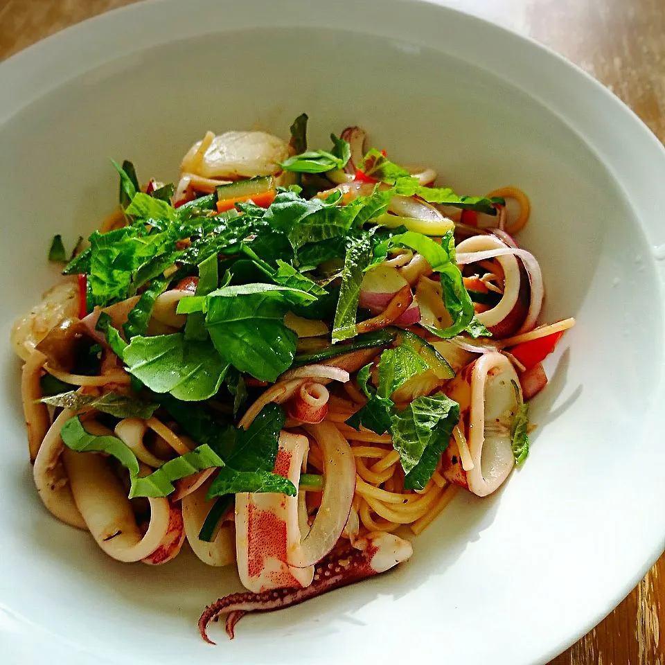 イカと彩り野菜のパスタ|プチテンよすさん
