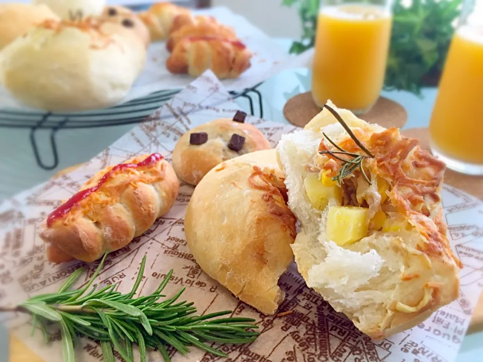 Snapdishの料理写真:焼きたてパンの朝食🍞|ふぅちゃんさん