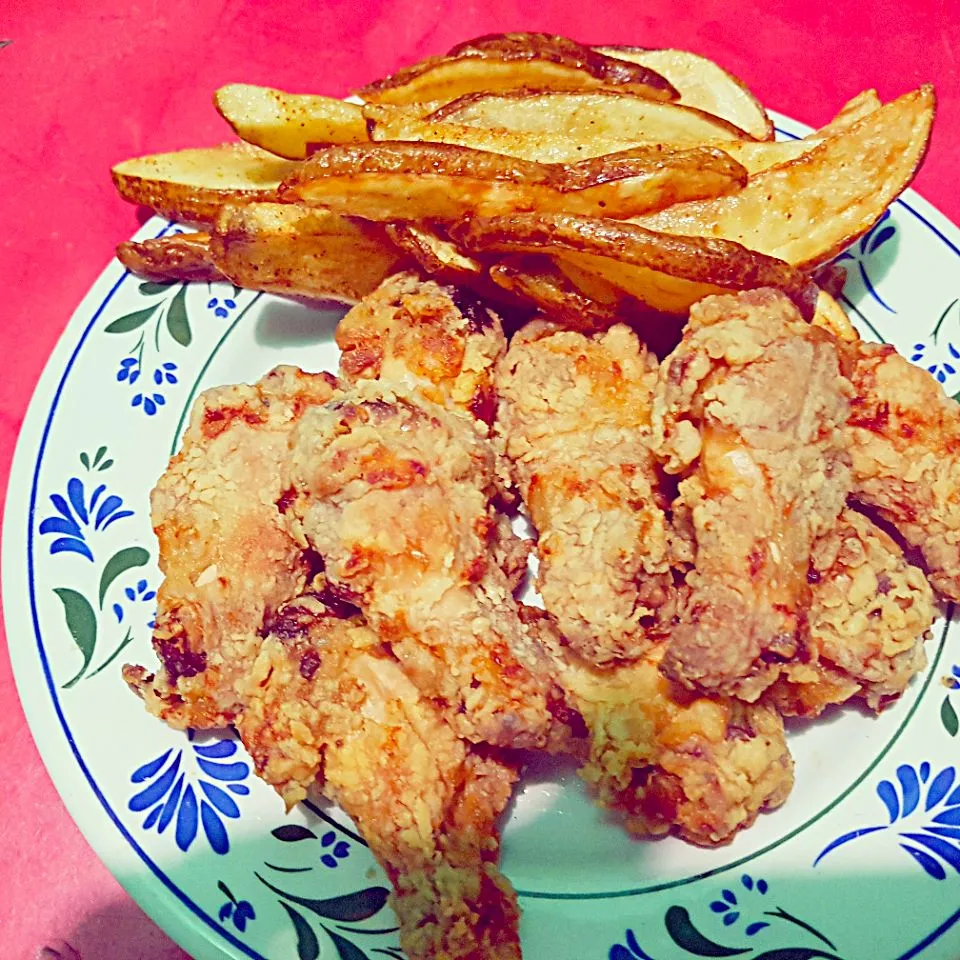 Homemade Dirty Fries and Crispy Oven Fried Wings.|Juan Simmsさん