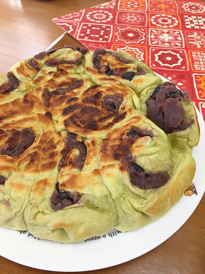 餡入り抹茶ロールパン♪|ごっちさん