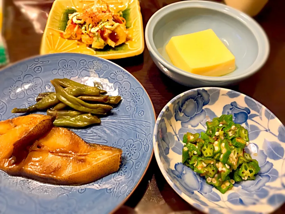 Snapdishの料理写真:・カレイの煮付け
・玉子豆腐
・落とし揚げ
・オクラの和え物|さや助さん